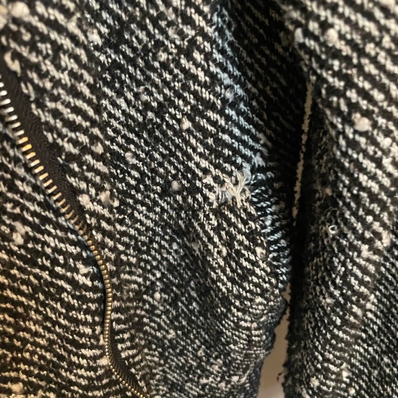 XoXo Women’s Medium Gray & Black Coat Very Warm and Cozy Zip Up - Picture 6 of 6